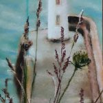 Phare au port d'Erquy - Peinture au pastel sec par l'artiste peintre Isabelle Douzamy - 30 x 57 cm (encadré)